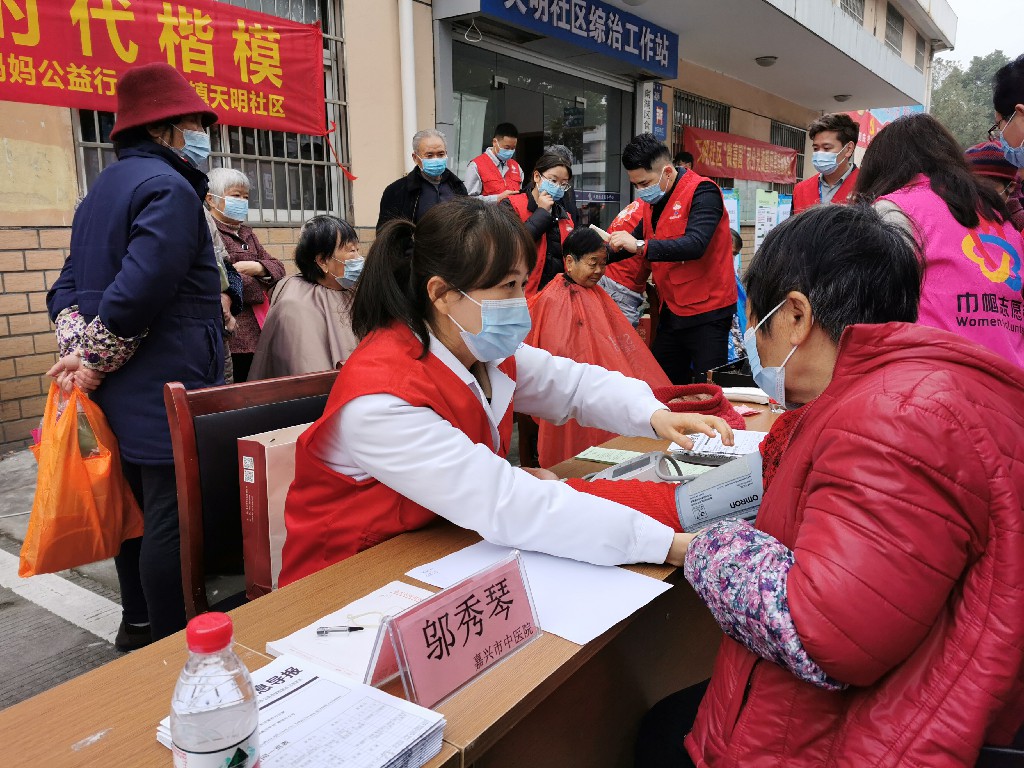 弘扬雷锋精神，争当时代楷模